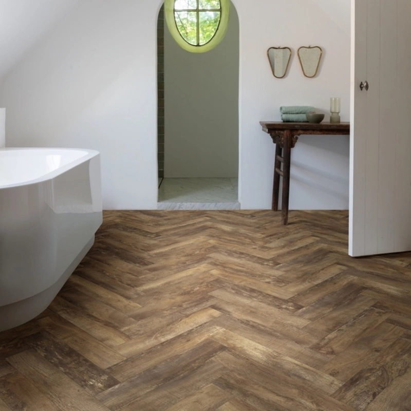 Classic-oak-herringbone-parquet-floor-in-bathroom